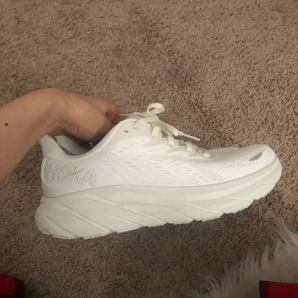 HOKA Clifton white in sz 7. Worn 2x. In great condition